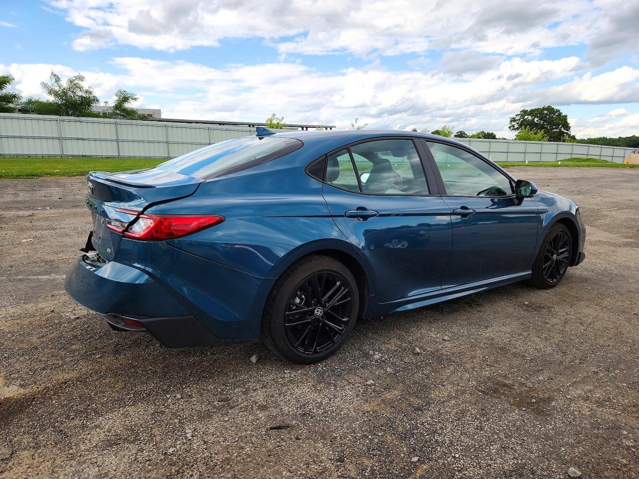 2025 TOYOTA CAMRY SE — снимка 3