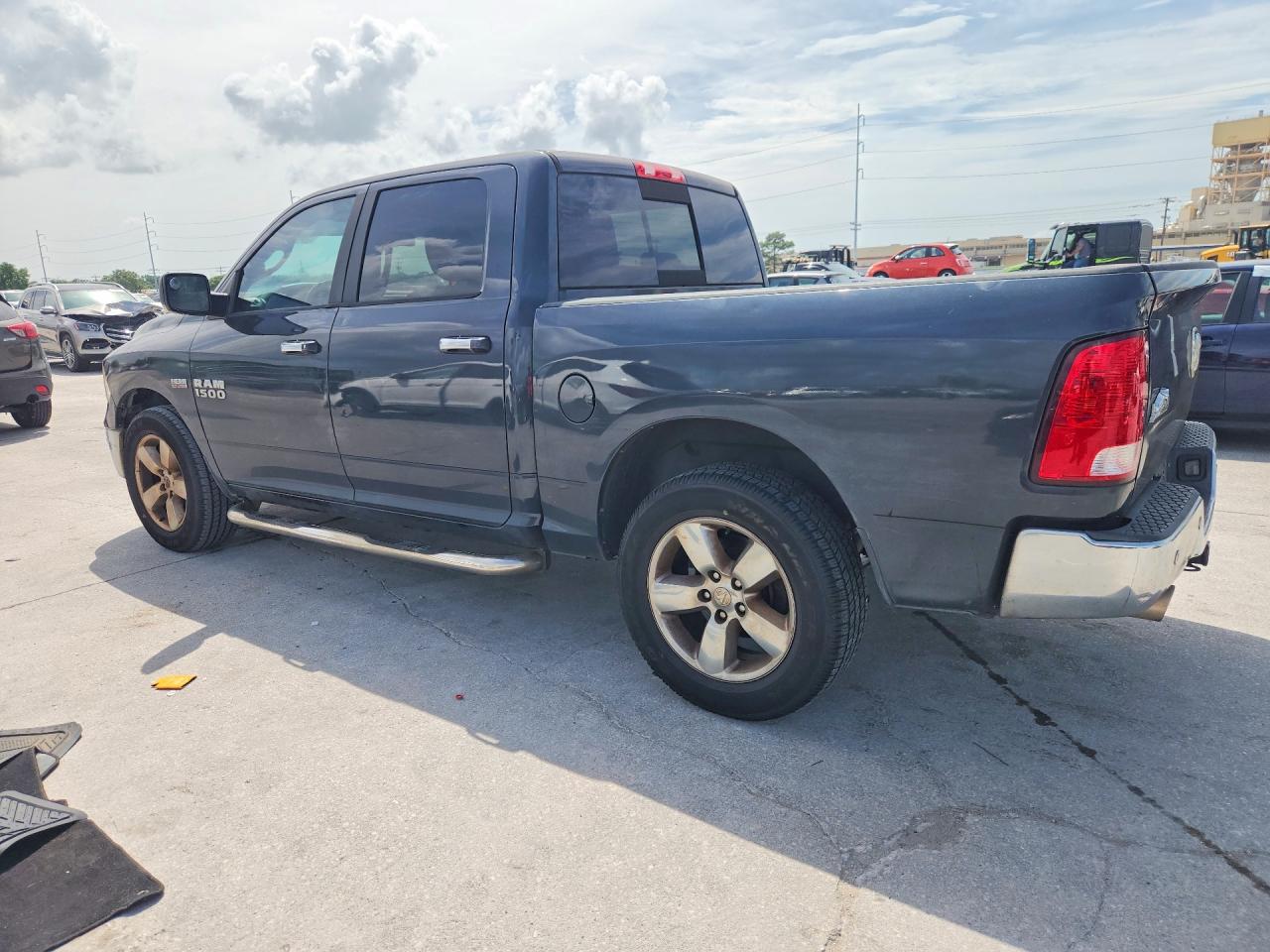 2018 RAM 1500 SLT — снимка 2