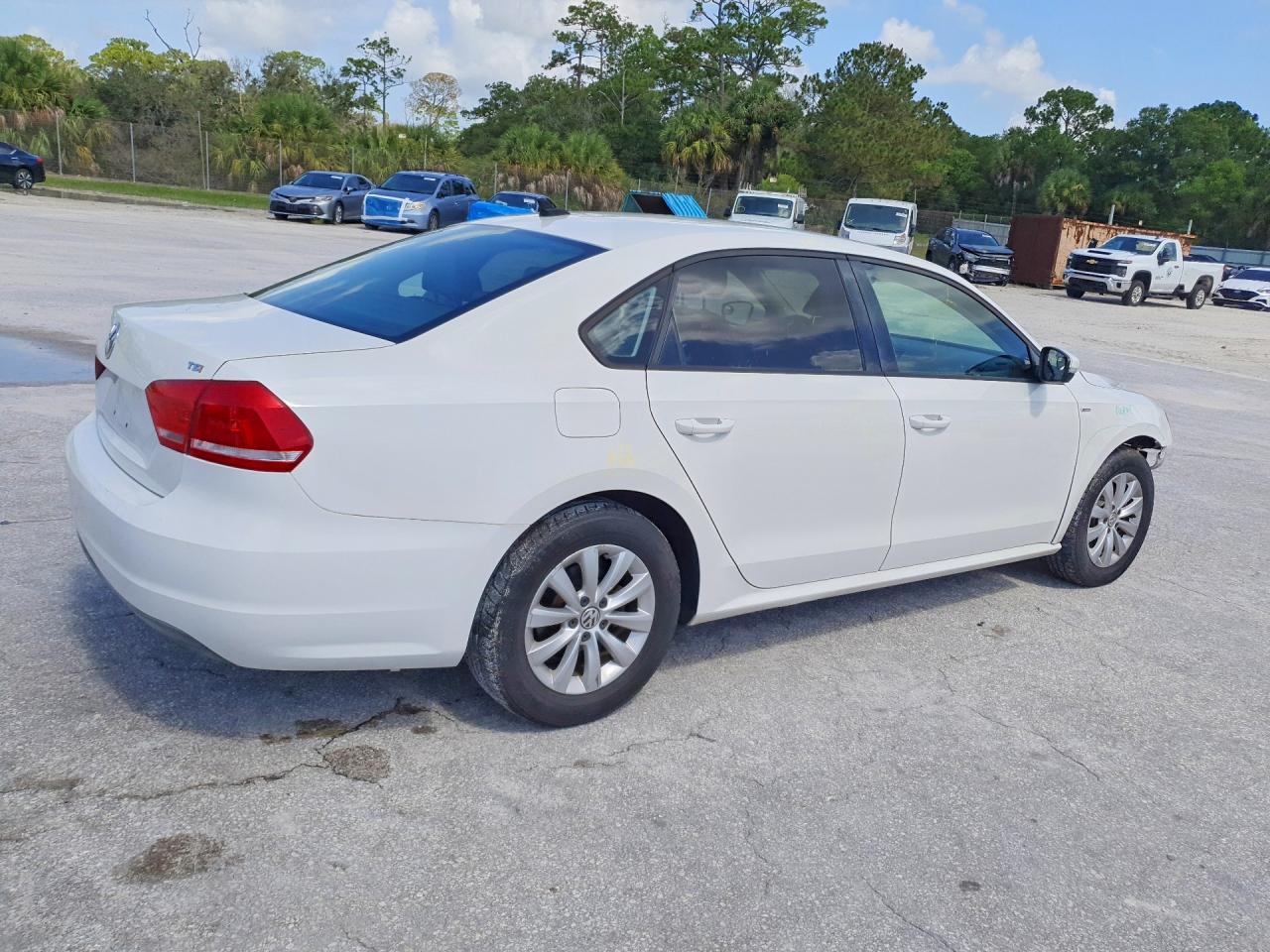 2015 VOLKSWAGEN PASSAT S — снимка 3