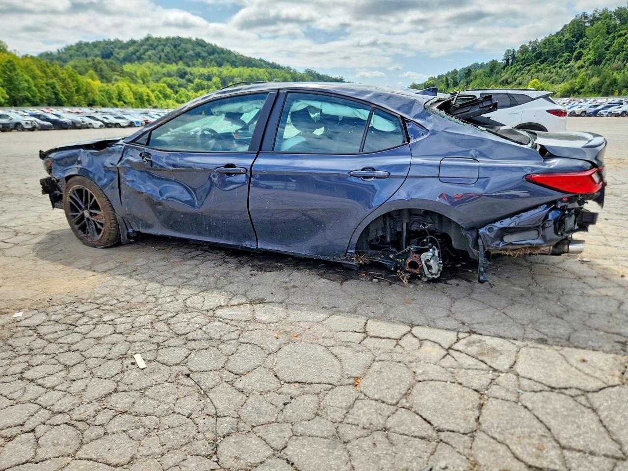 2026 TOYOTA CAMRY SE — снимка 2
