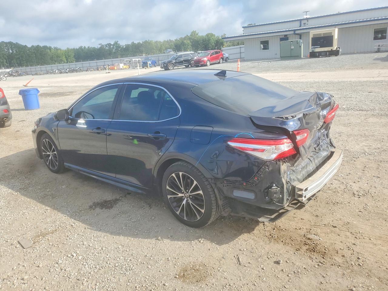 2020 TOYOTA CAMRY SE — снимка 2