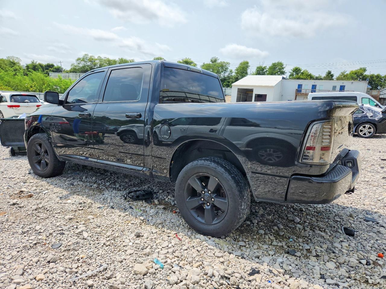 2017 RAM 1500 ST — снимка 2