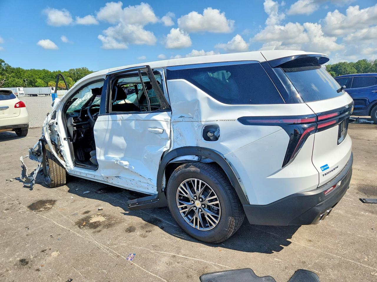 2024 CHEVROLET TRAVERSE LS — снимка 2