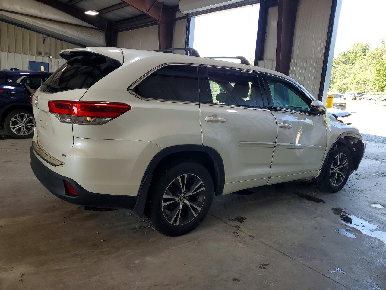 2018 TOYOTA HIGHLANDER LE — снимка 3