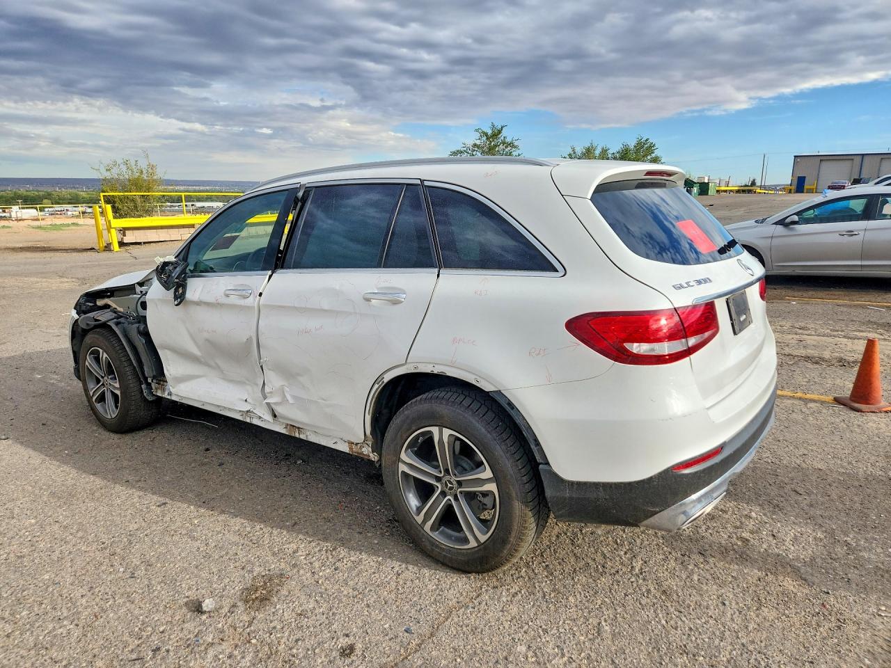 2019 MERCEDES-BENZ GLC 300 4MATIC — снимка 2