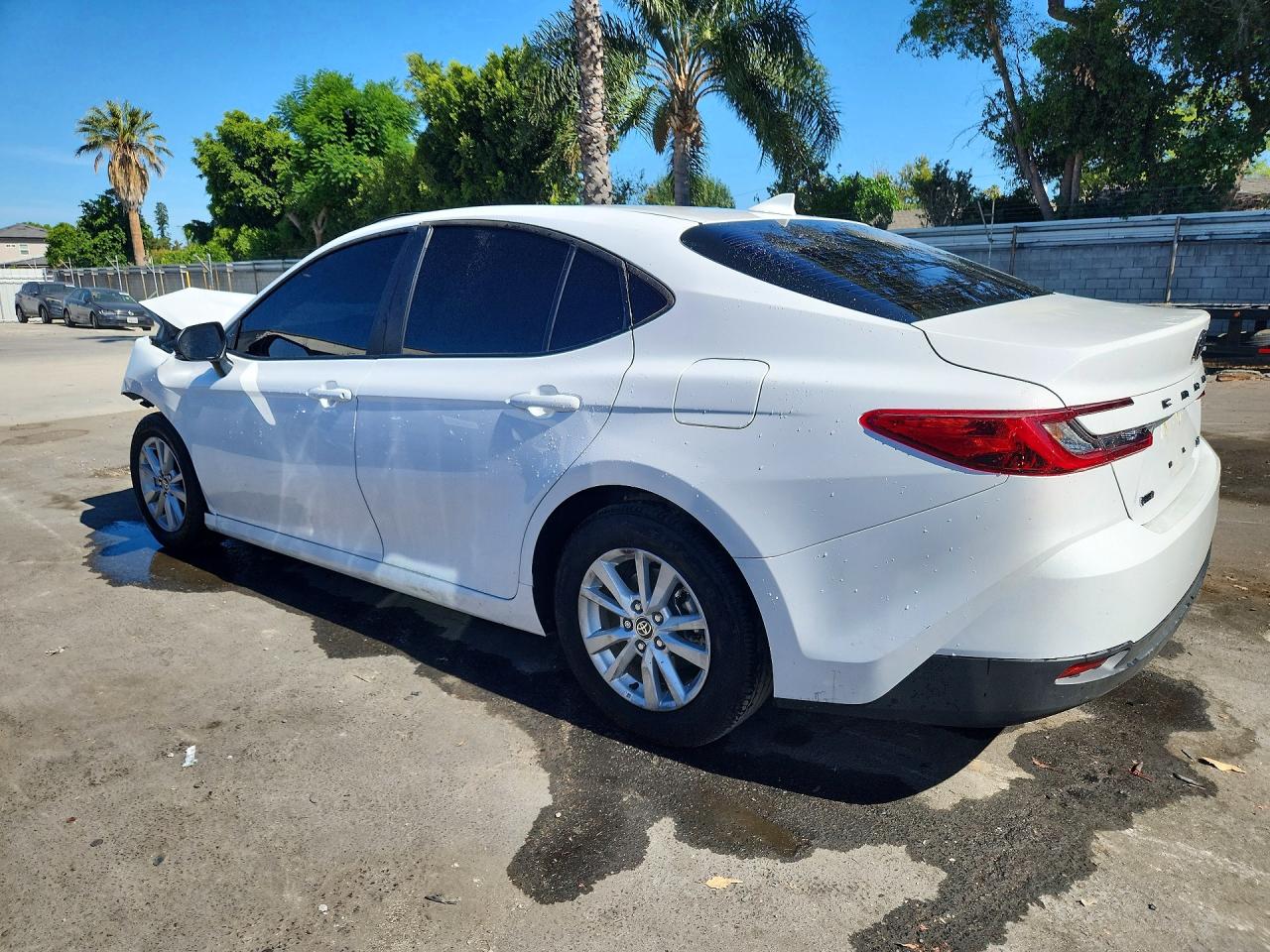 2026 TOYOTA CAMRY LE — снимка 2