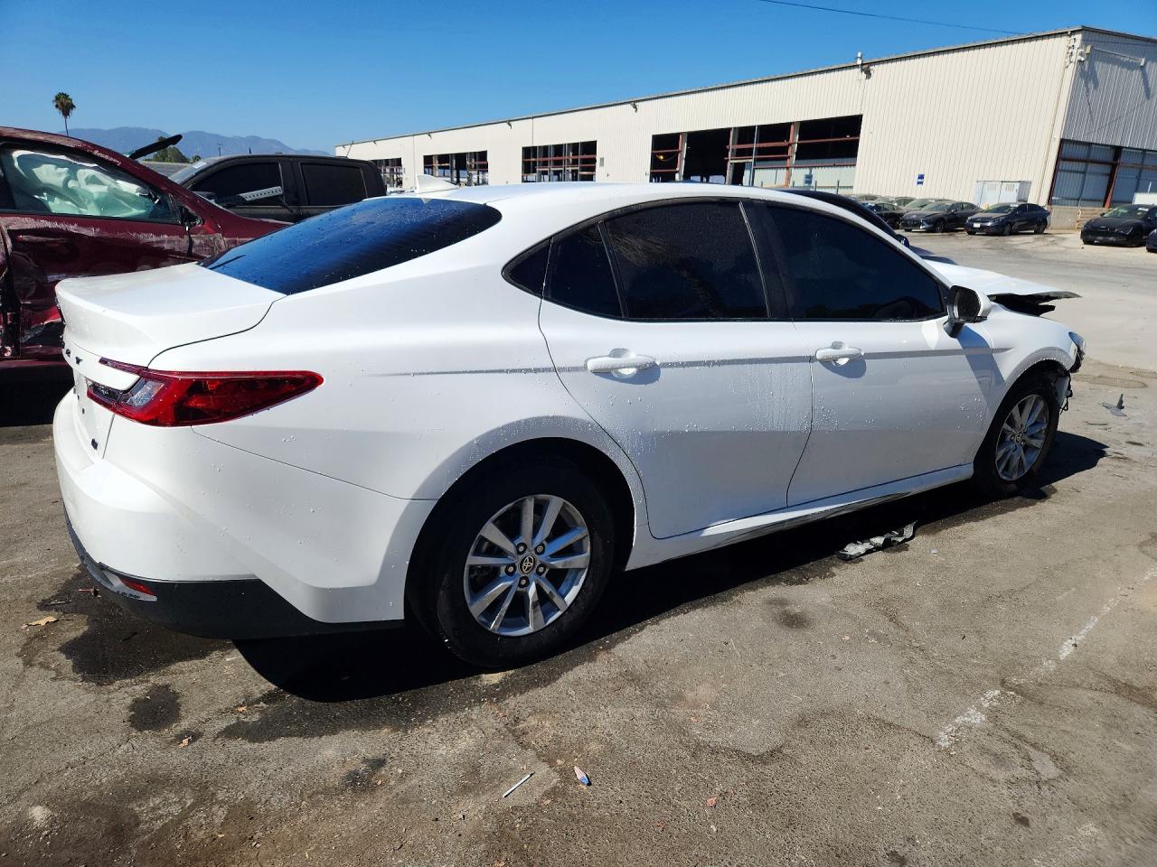 2026 TOYOTA CAMRY LE — снимка 3