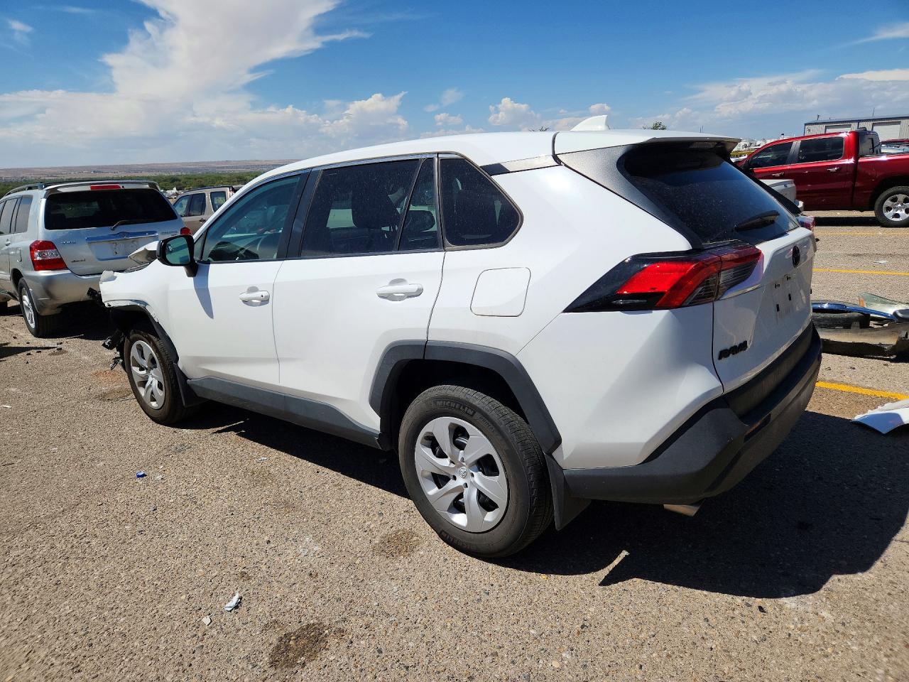 2025 TOYOTA RAV4 LE — снимка 2