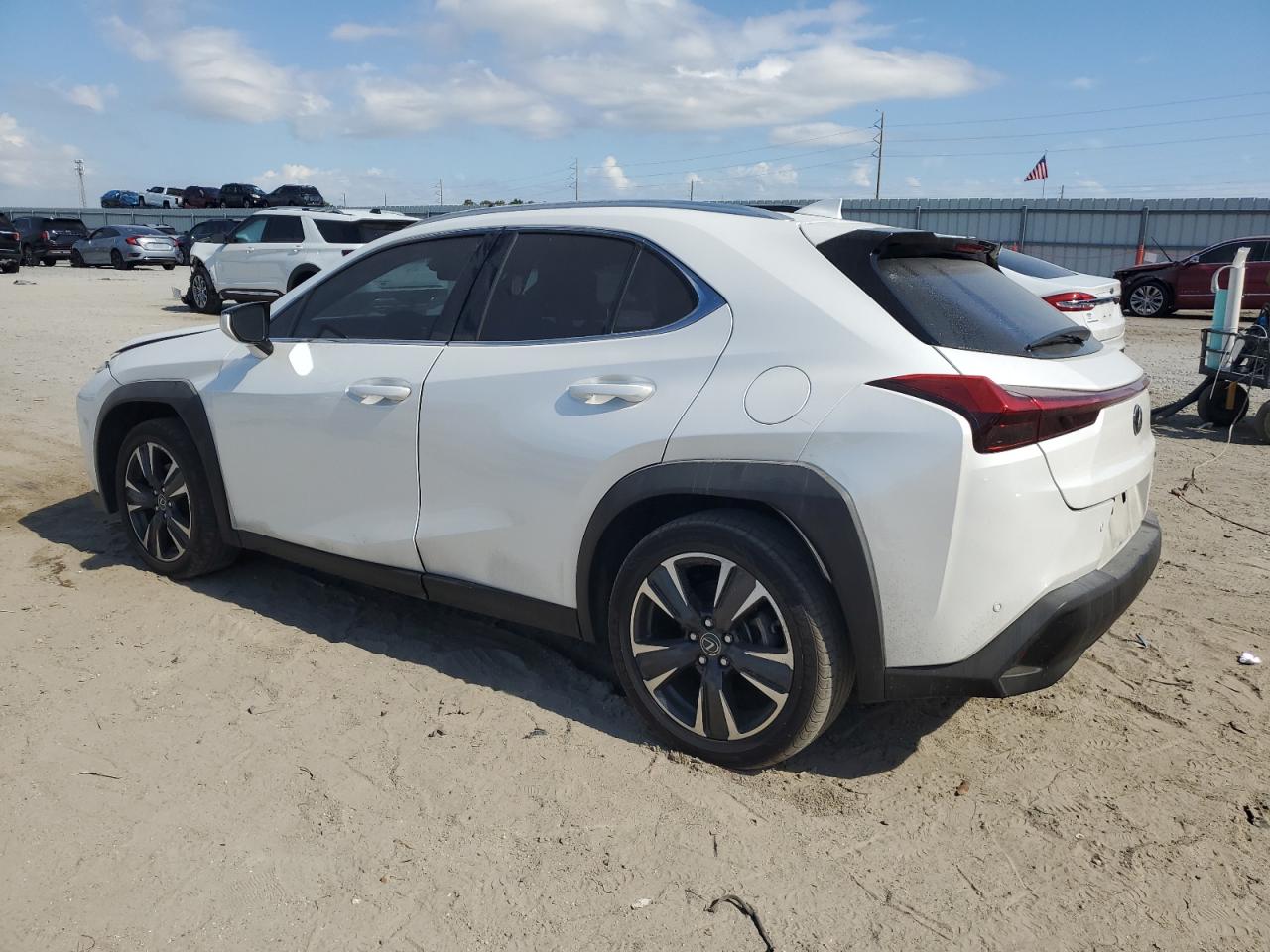 2021 LEXUS UX 200 — снимка 2