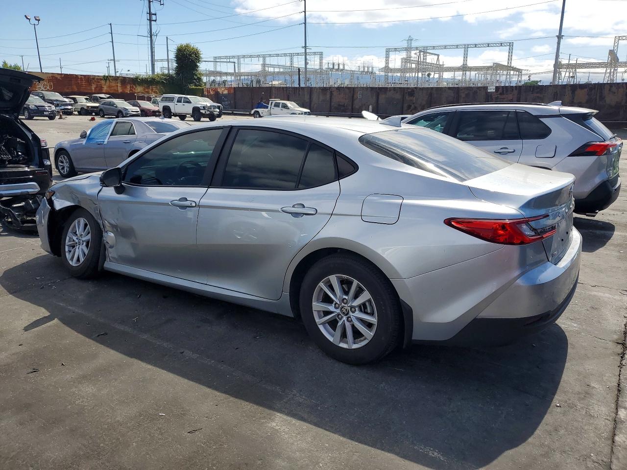 2025 TOYOTA CAMRY LE — снимка 2