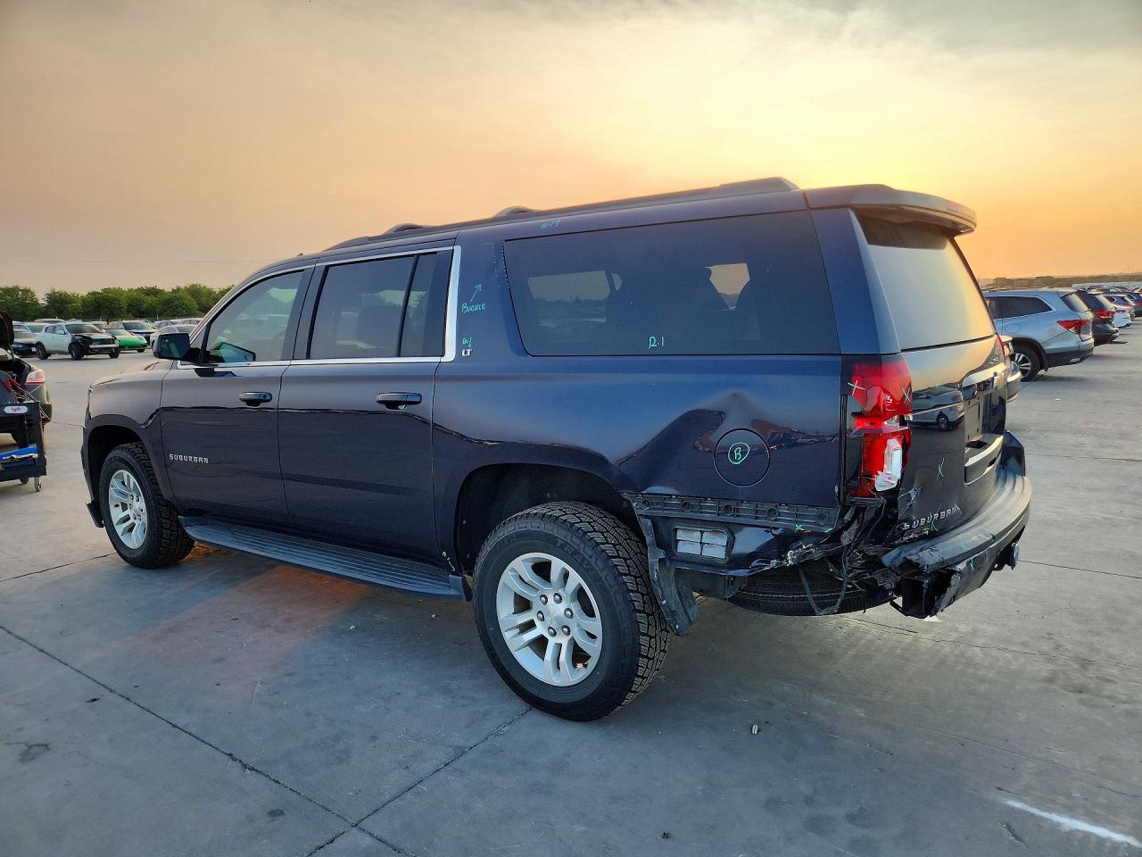2020 CHEVROLET SUBURBAN C1500 LT — снимка 2