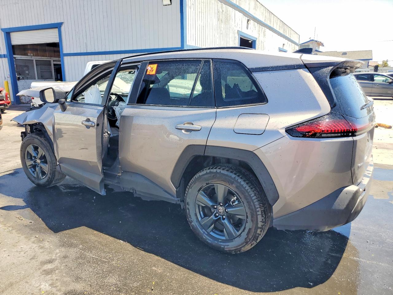 2026 TOYOTA RAV4 LE — снимка 2