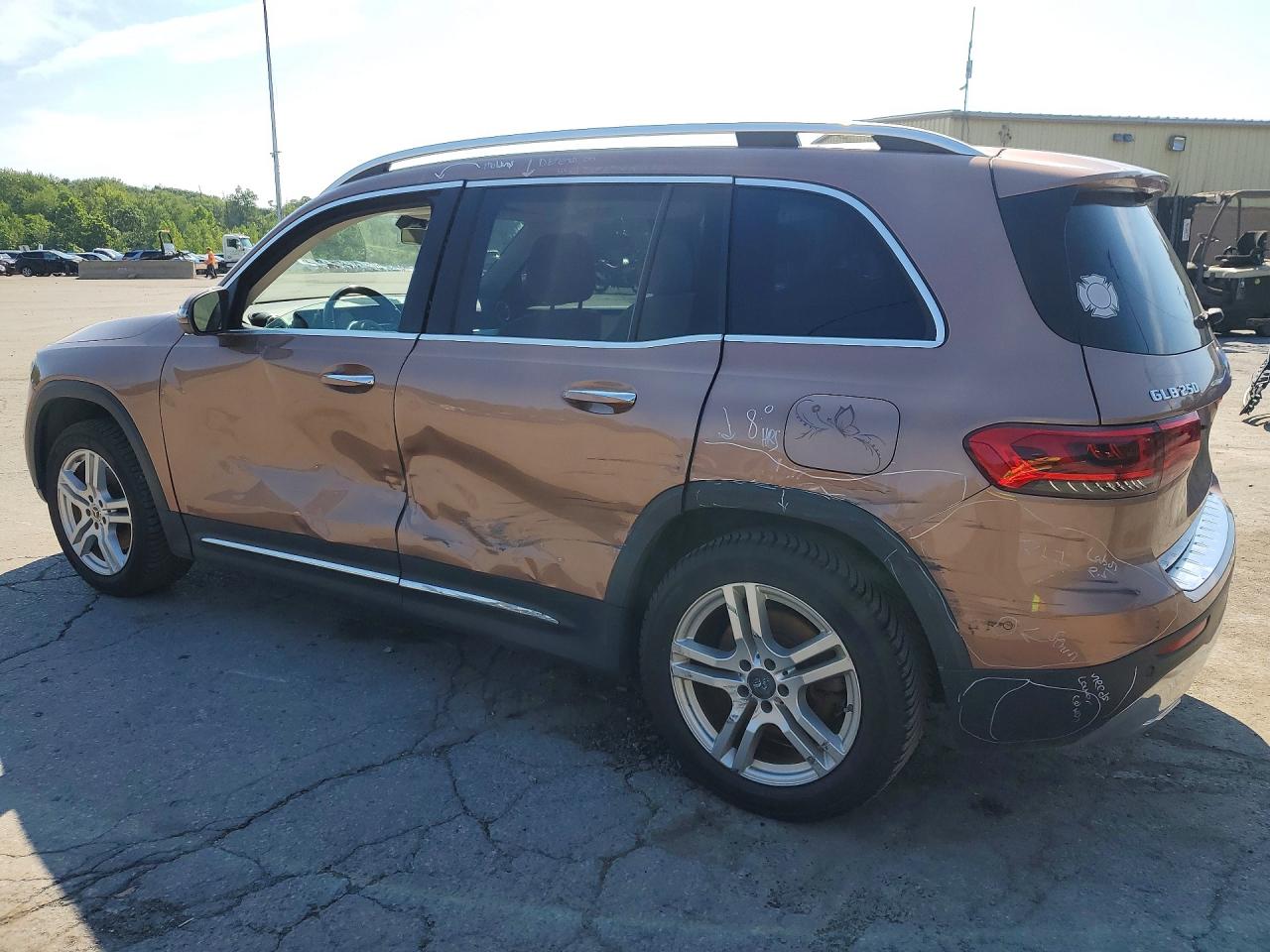 2021 MERCEDES-BENZ GLB 250 4MATIC — снимка 2