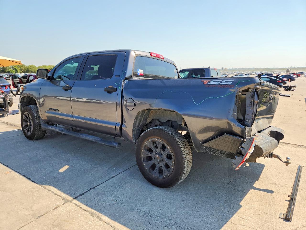 2017 TOYOTA TUNDRA CREWMAX SR5 — снимка 2