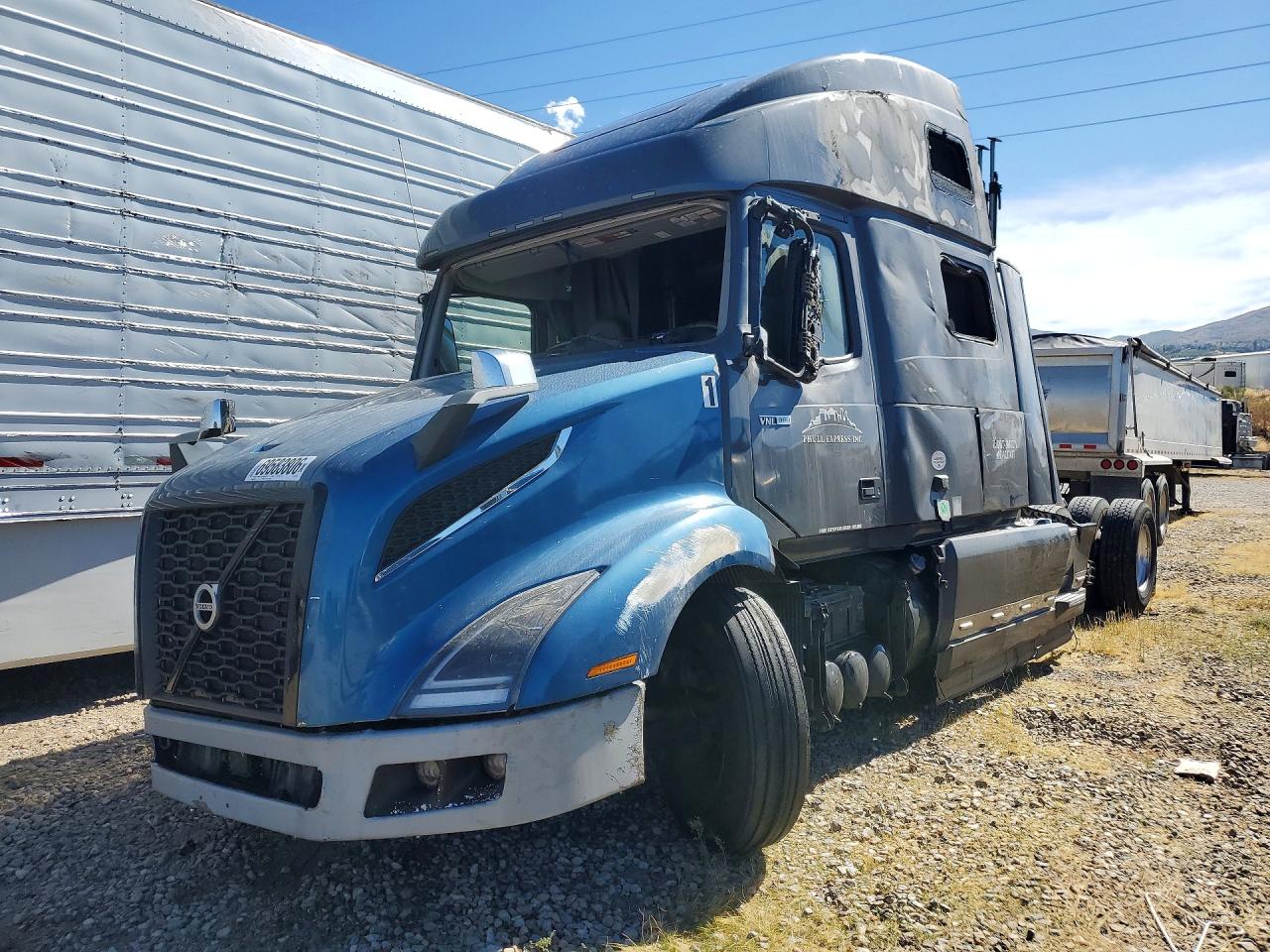 2023 VOLVO VN