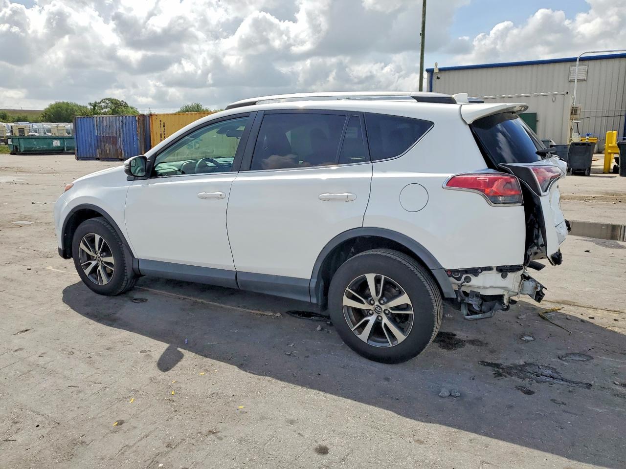 2017 TOYOTA RAV4 XLE — снимка 2