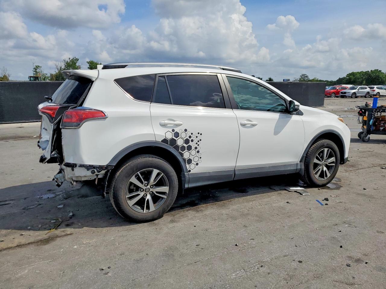 2017 TOYOTA RAV4 XLE — снимка 3