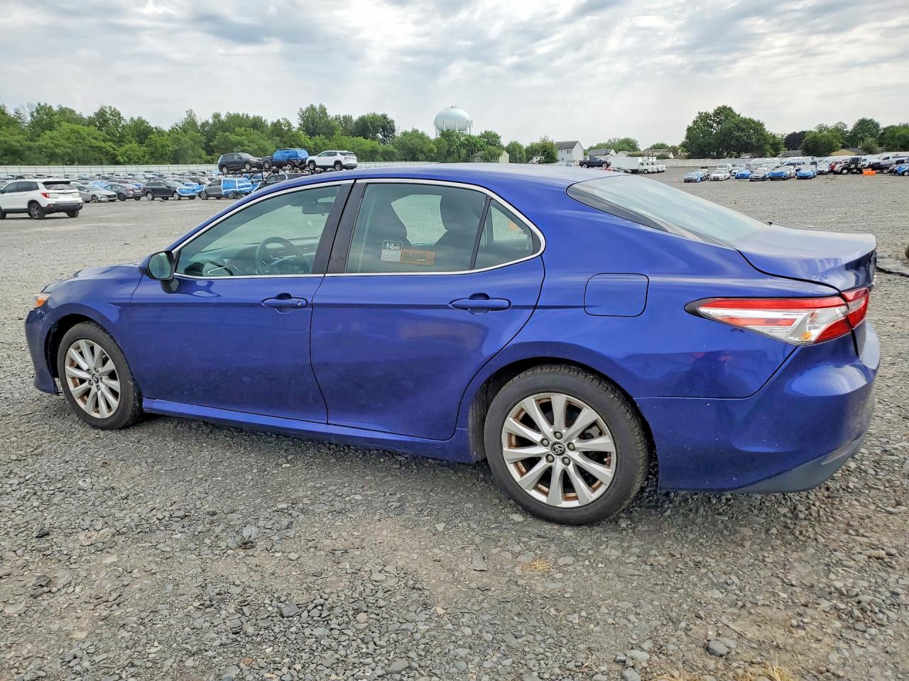2018 TOYOTA CAMRY LE — снимка 2