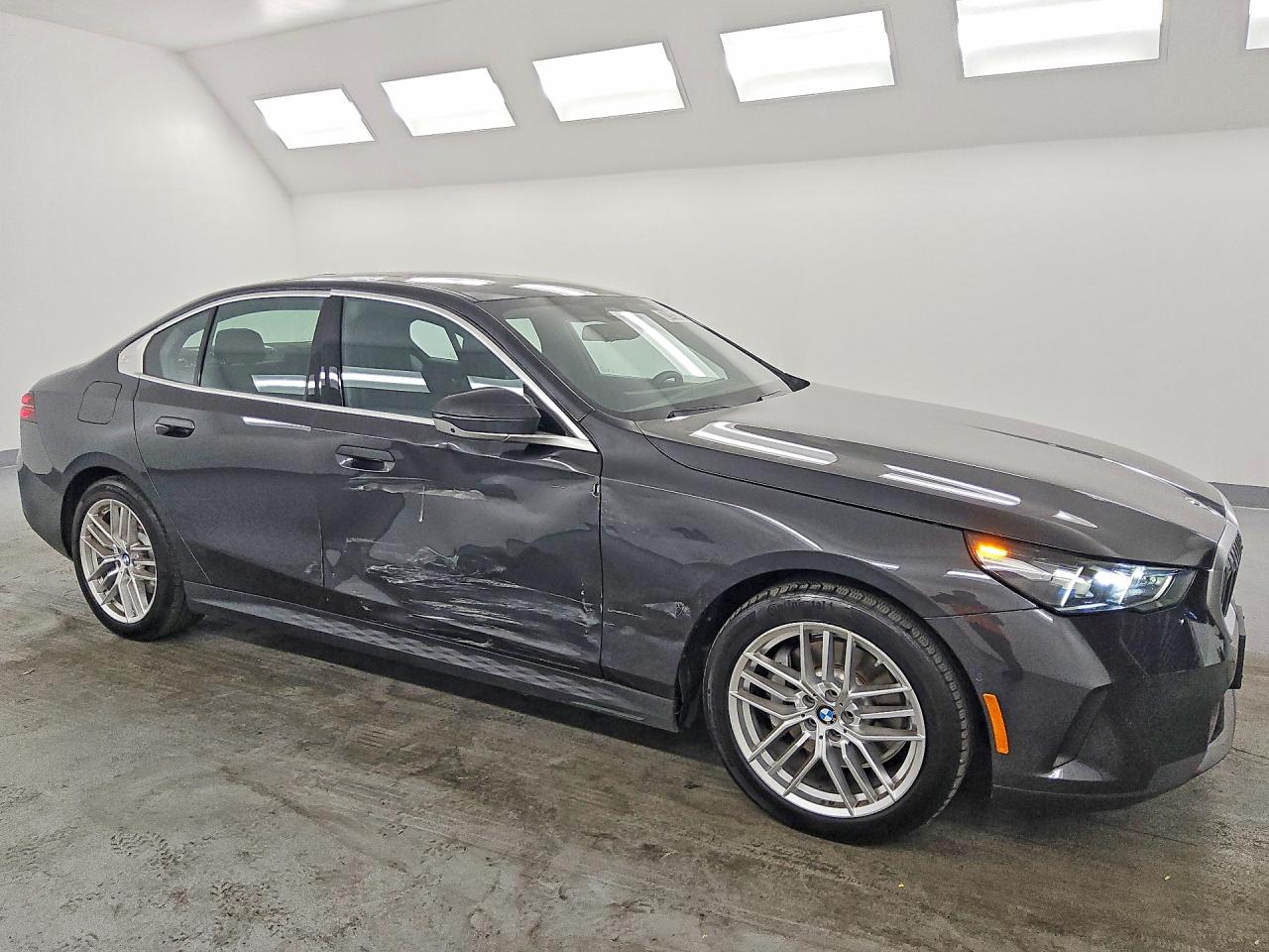 2025 BMW 530 XI — снимка 4
