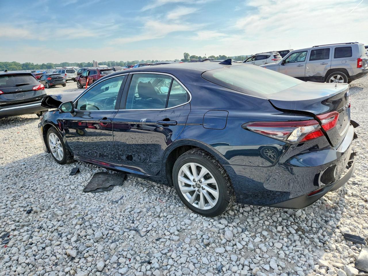 2021 TOYOTA CAMRY LE — снимка 2