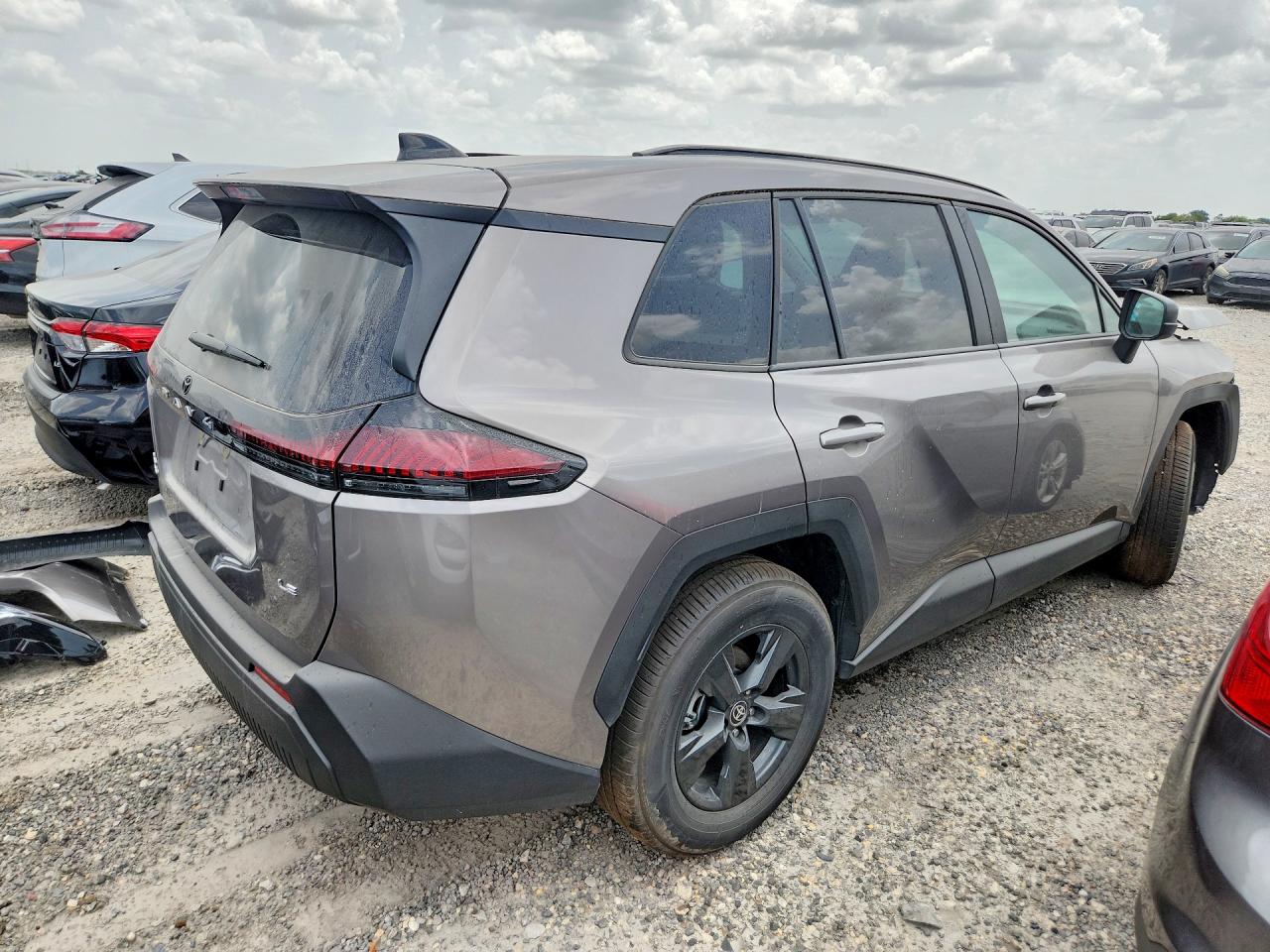 2026 TOYOTA RAV4 LE — снимка 3