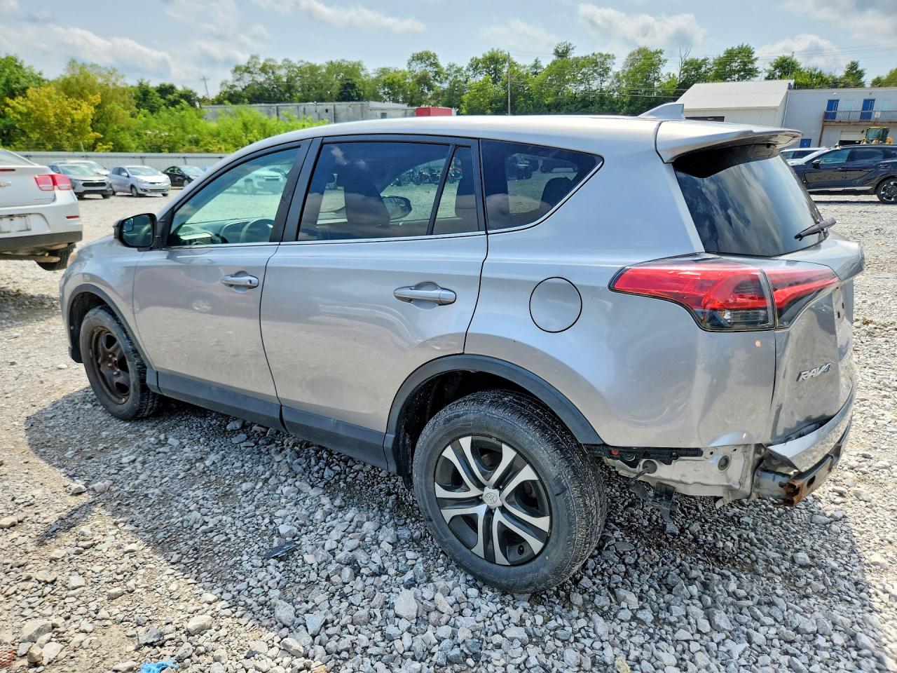 2018 TOYOTA RAV4 LE — снимка 2