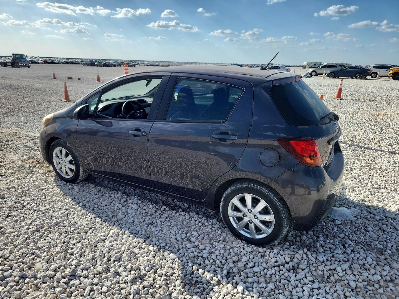 2015 TOYOTA YARIS 5-DOOR LE — снимка 2
