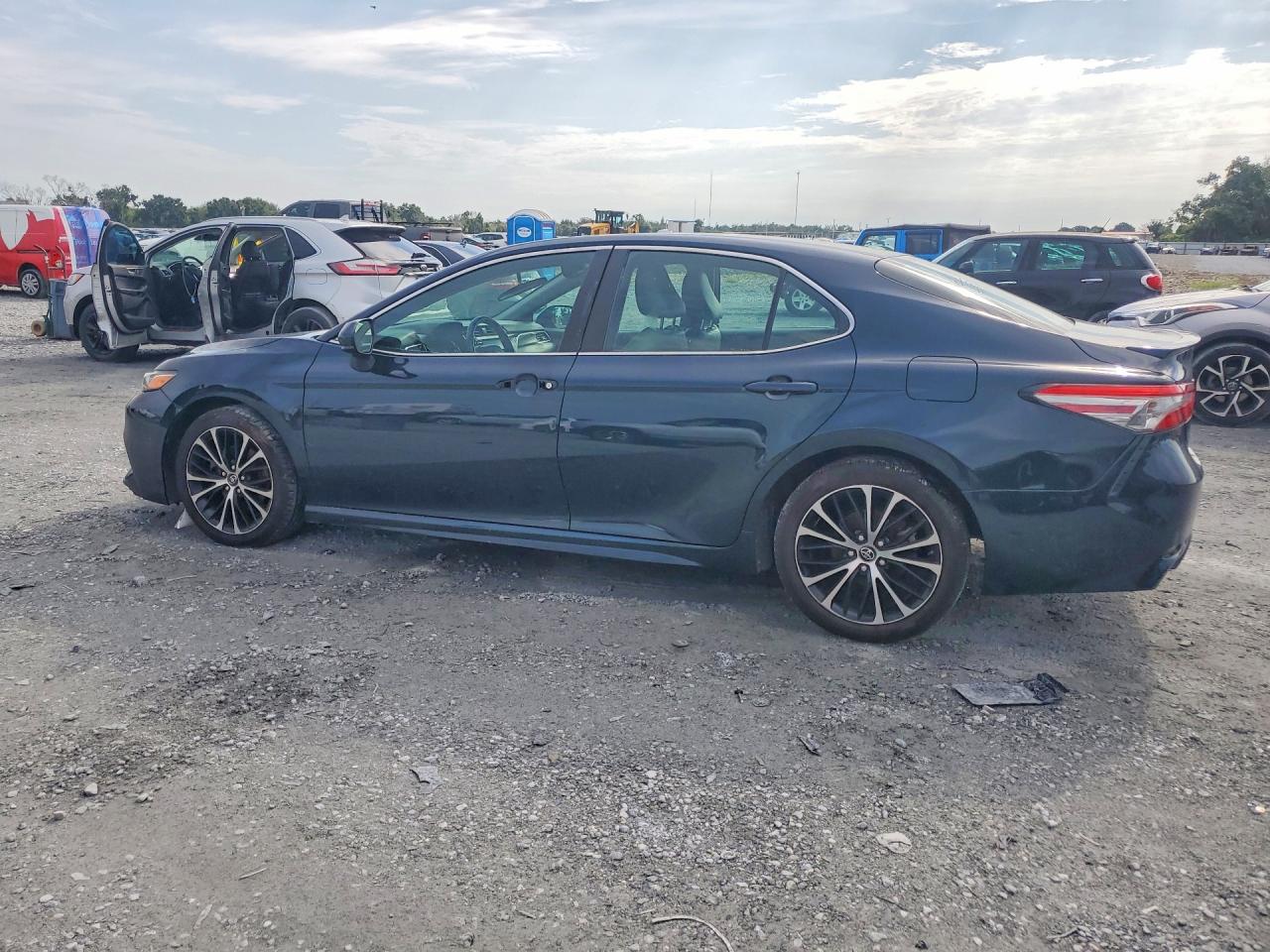 2018 TOYOTA CAMRY SE — снимка 2