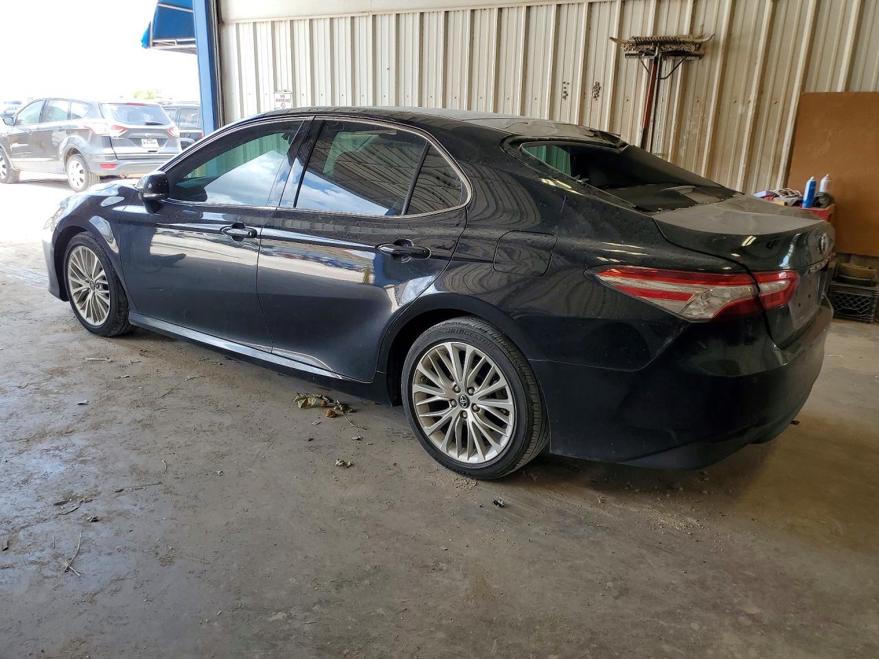 2018 TOYOTA CAMRY XLE — снимка 2
