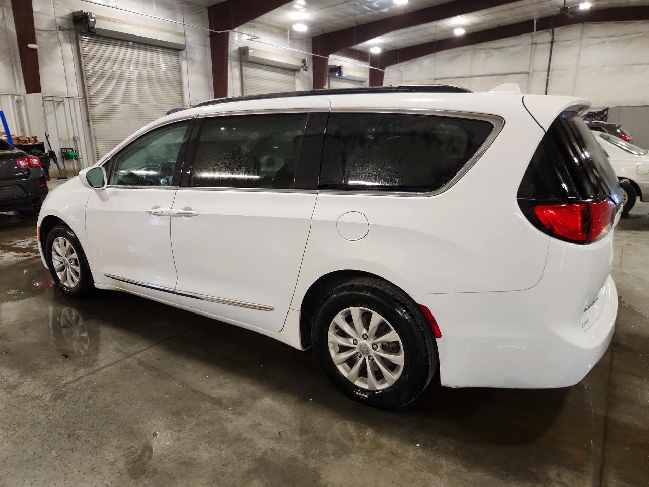 2017 CHRYSLER PACIFICA TOURING L — снимка 2