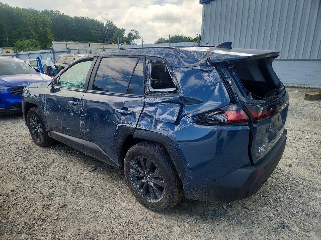 2026 TOYOTA RAV4 XLE PREMIUM — снимка 2