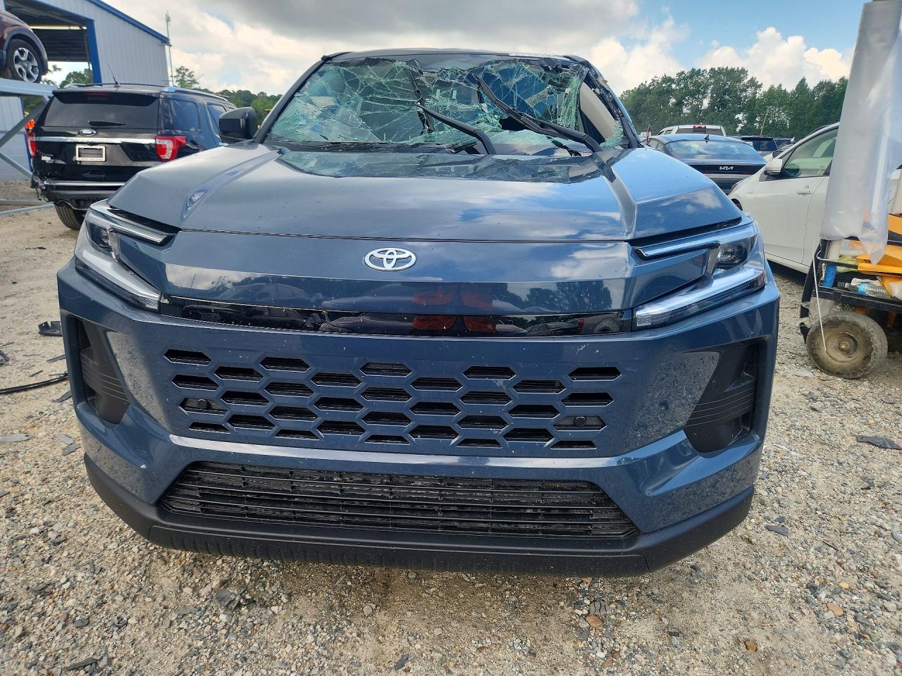 2026 TOYOTA RAV4 XLE PREMIUM — снимка 5
