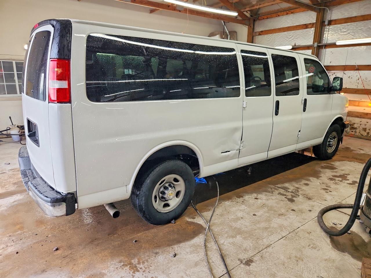 2024 CHEVROLET EXPRESS G3500 LT — снимка 3