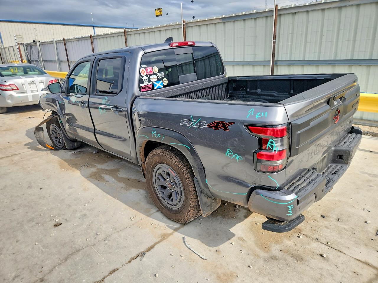 2025 NISSAN FRONTIER PRO-4X — снимка 2