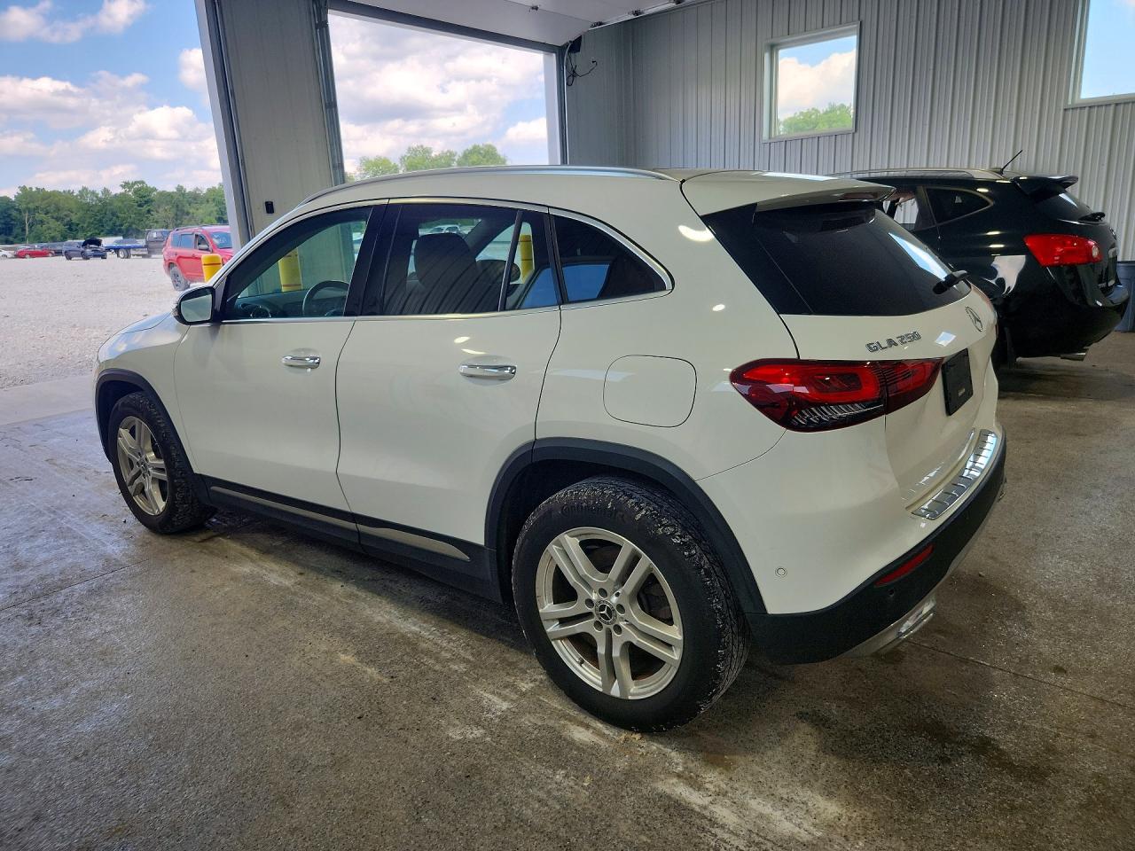 2021 MERCEDES-BENZ GLA 250 — снимка 2