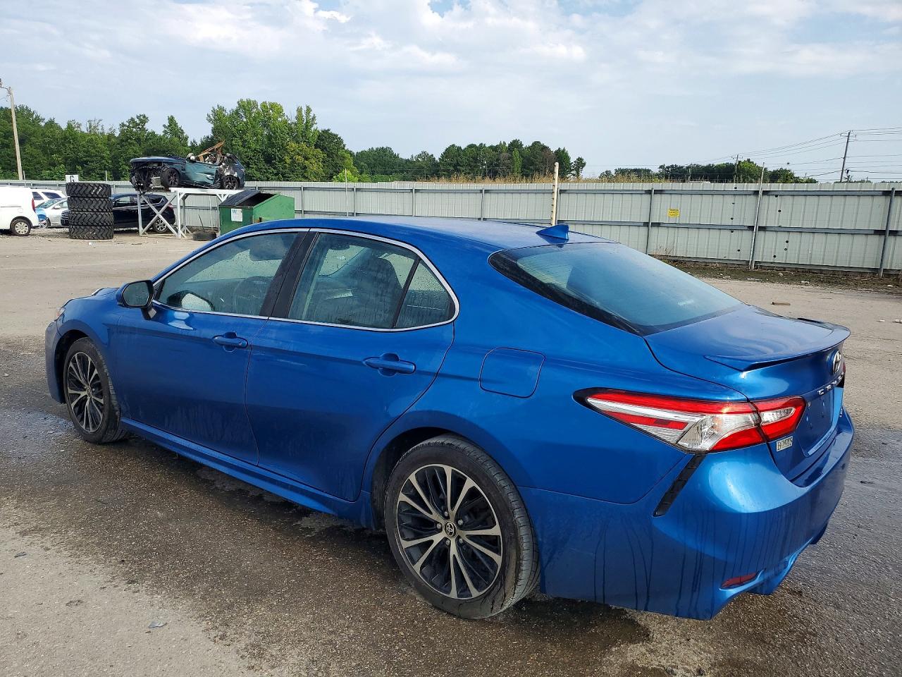 2020 TOYOTA CAMRY SE — снимка 2