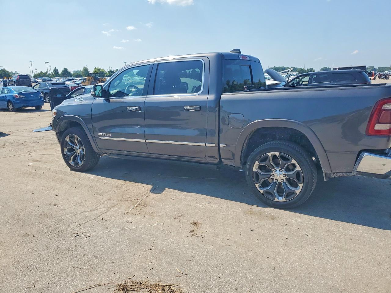 2019 RAM 1500 LIMITED — снимка 2