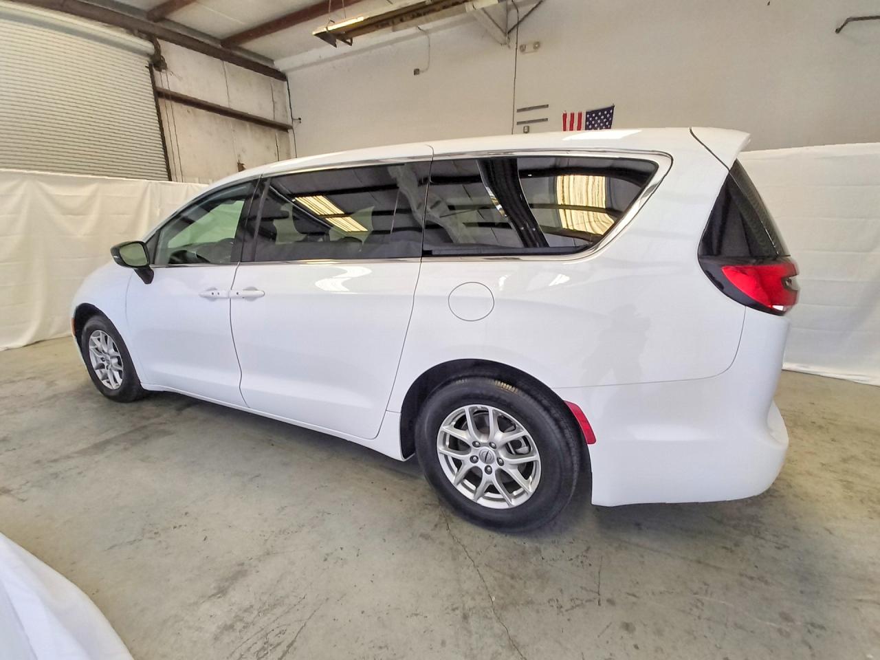 2025 CHRYSLER PACIFICA SELECT — снимка 2