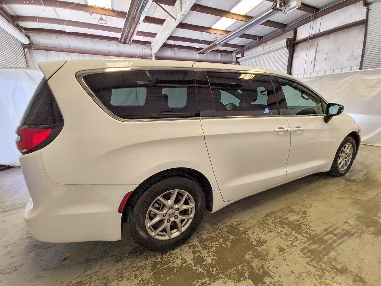 2025 CHRYSLER PACIFICA SELECT — снимка 3