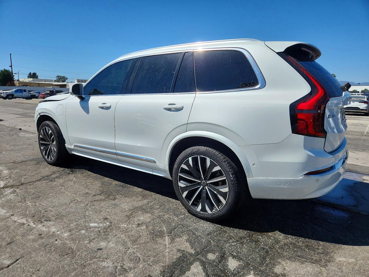 2025 VOLVO XC90 ULTRA — photo 2