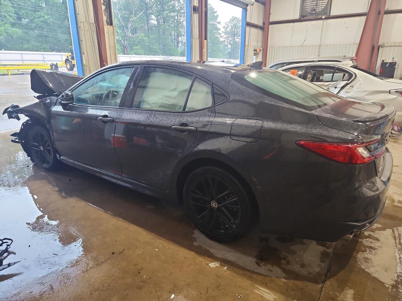 2025 TOYOTA CAMRY SE — снимка 2