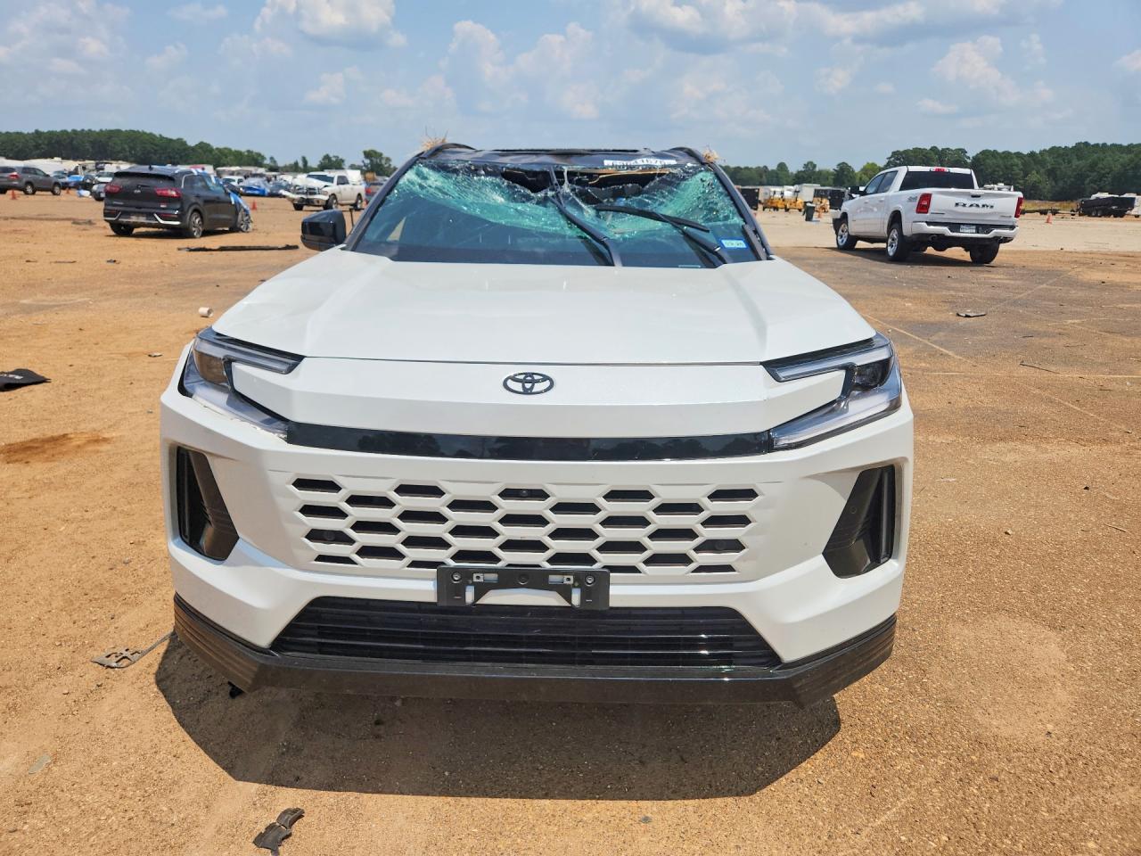 2026 TOYOTA RAV4 XSE — снимка 5