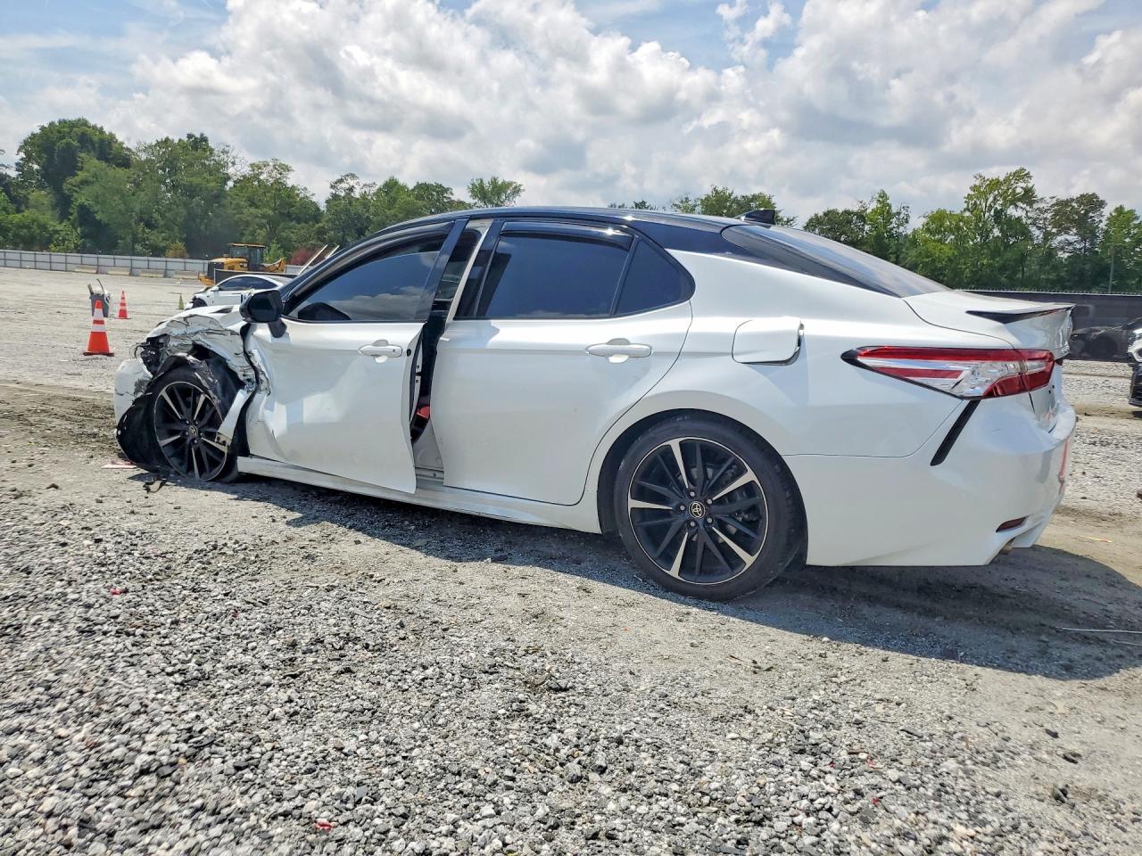 2020 TOYOTA CAMRY XSE — снимка 2
