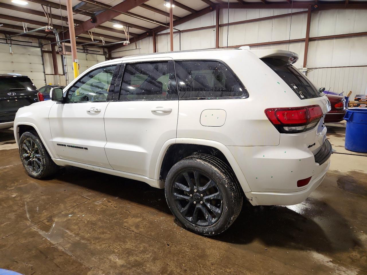 2022 JEEP GRAND CHEROKEE LAREDO E — снимка 2