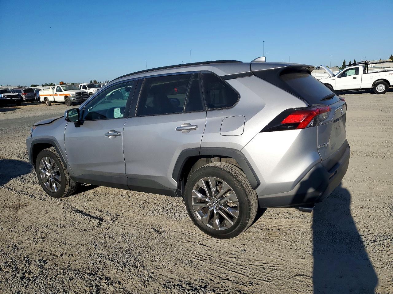 2019 TOYOTA RAV4 XLE PREMIUM — снимка 2