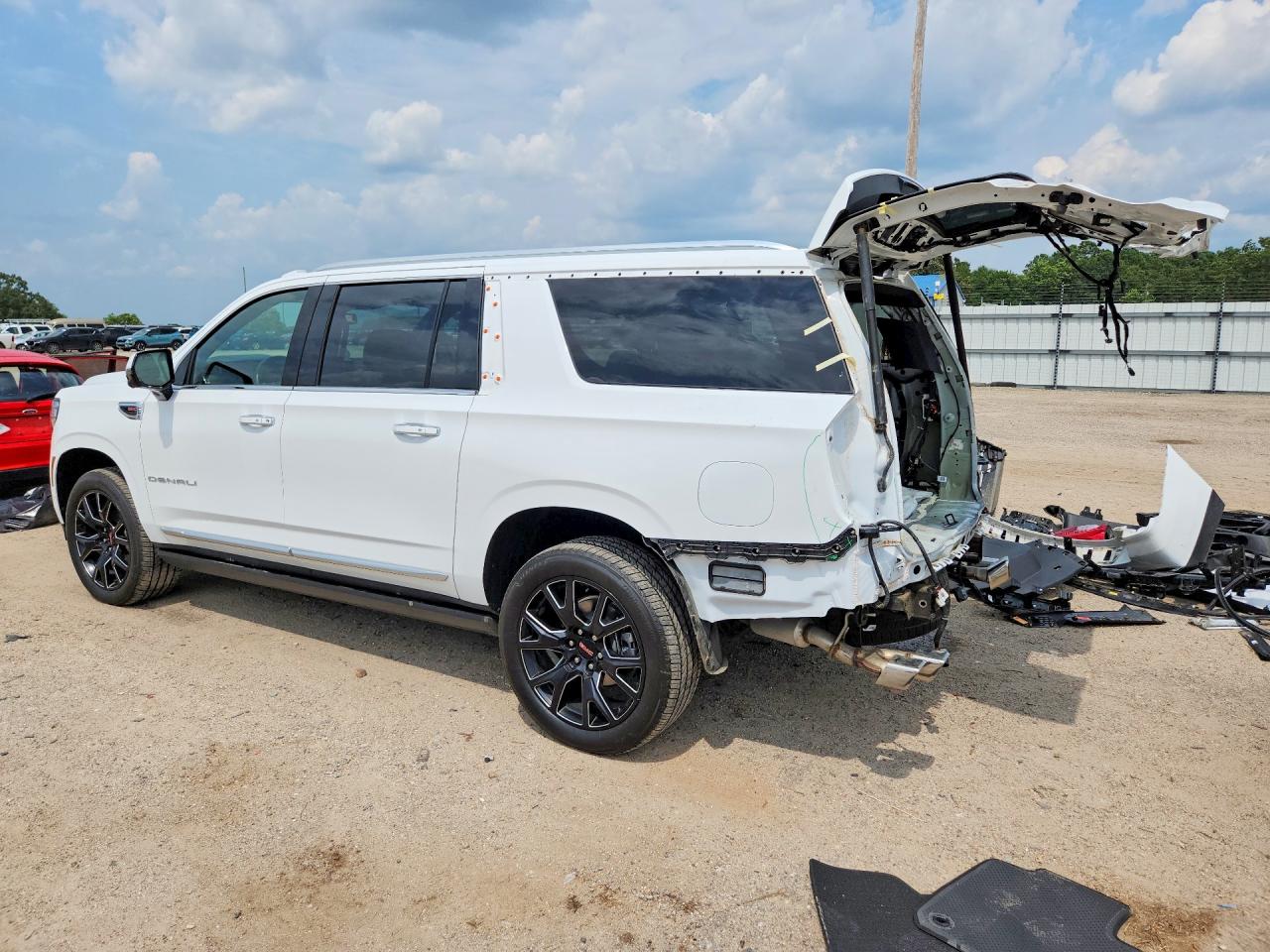 2025 GMC YUKON XL DENALI — снимка 2
