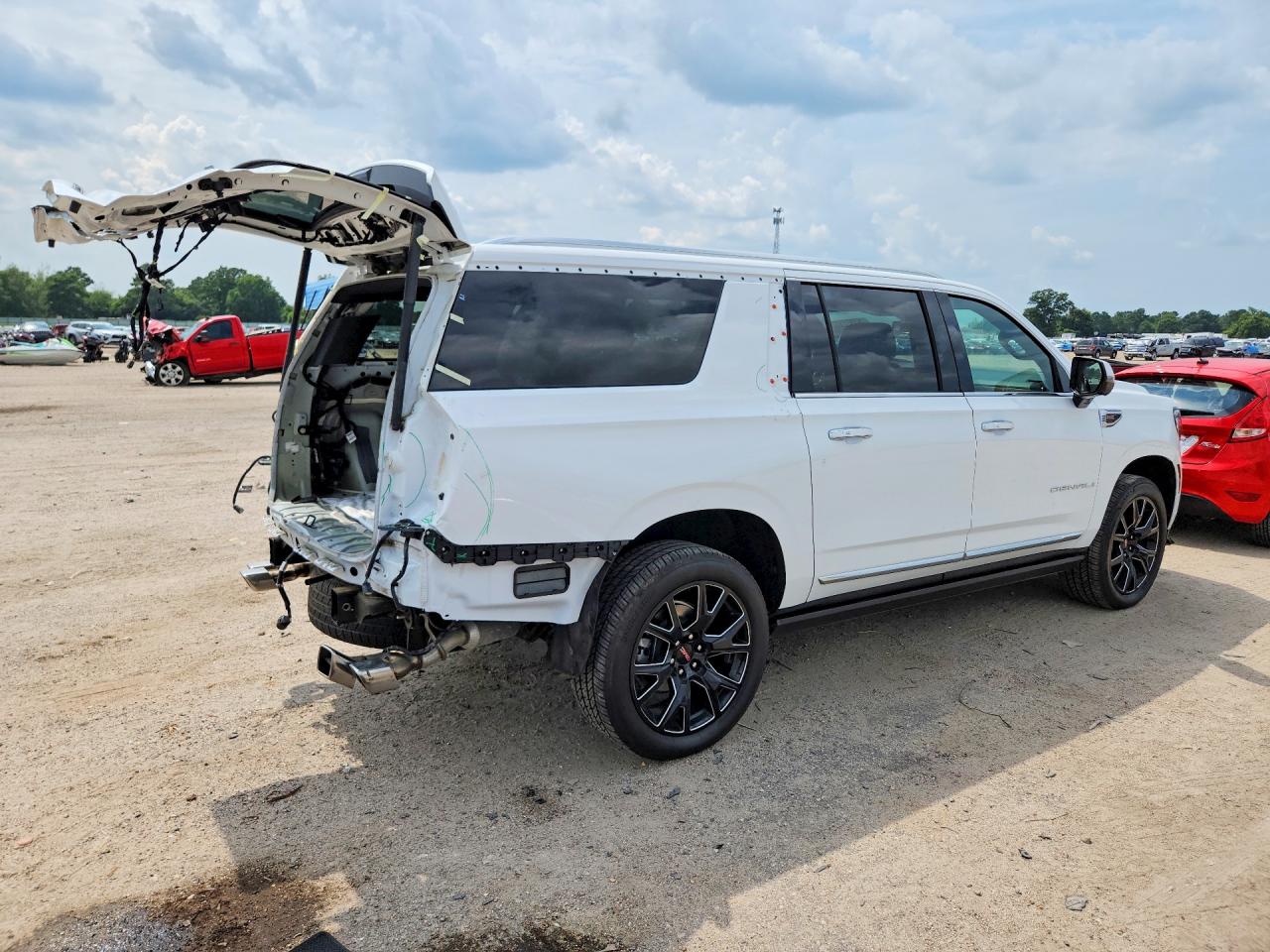 2025 GMC YUKON XL DENALI — снимка 3