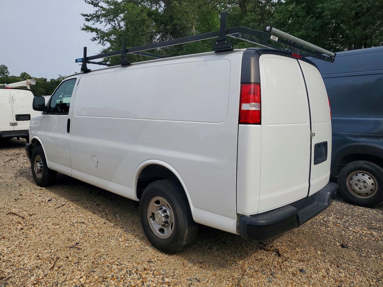 2022 CHEVROLET EXPRESS G3500 — снимка 2