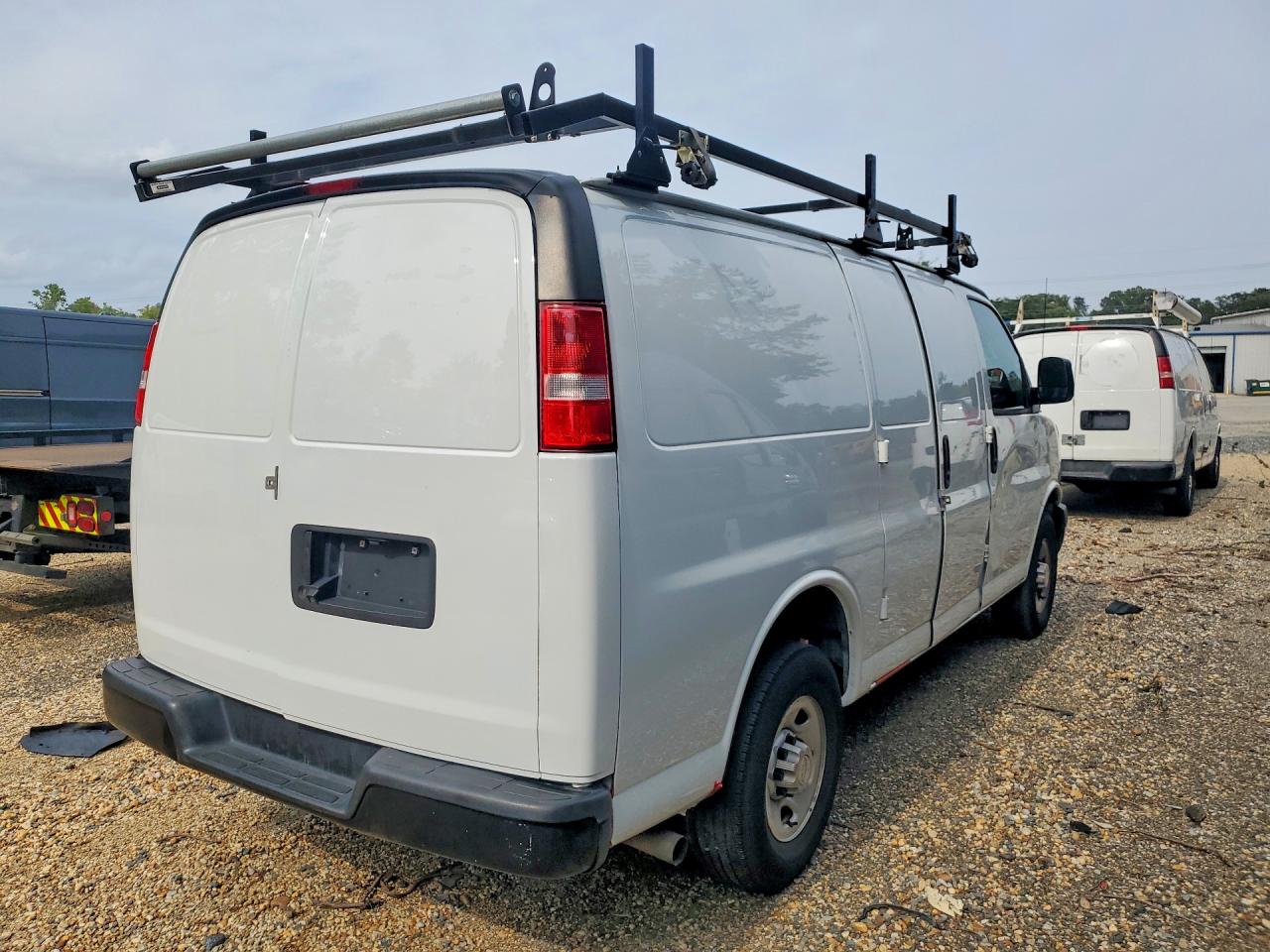 2022 CHEVROLET EXPRESS G3500 — снимка 3