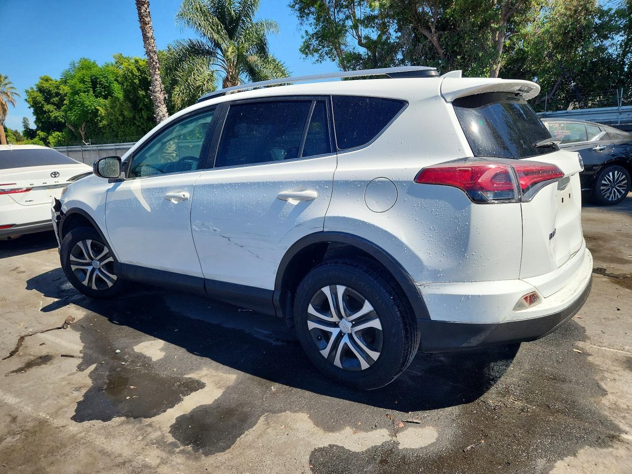 2017 TOYOTA RAV4 LE — снимка 2